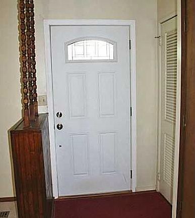 2nd image of 846 Manor Ct
