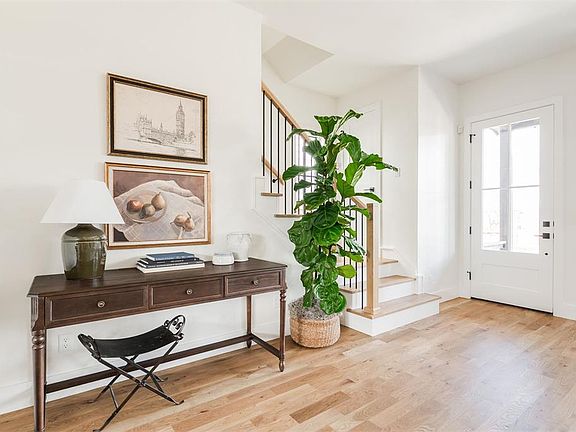 5th image of 1621 Pioneer St