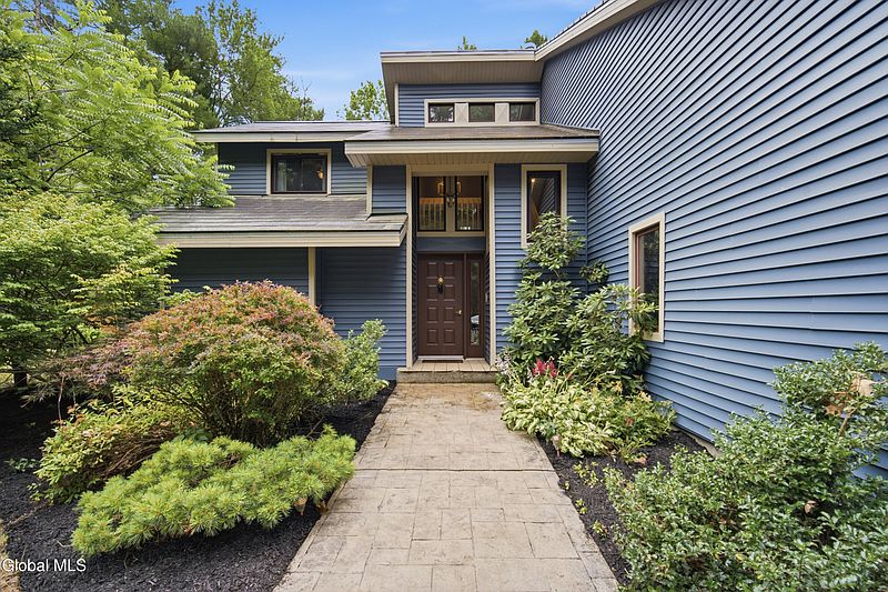 3rd image of 71 Edie Road