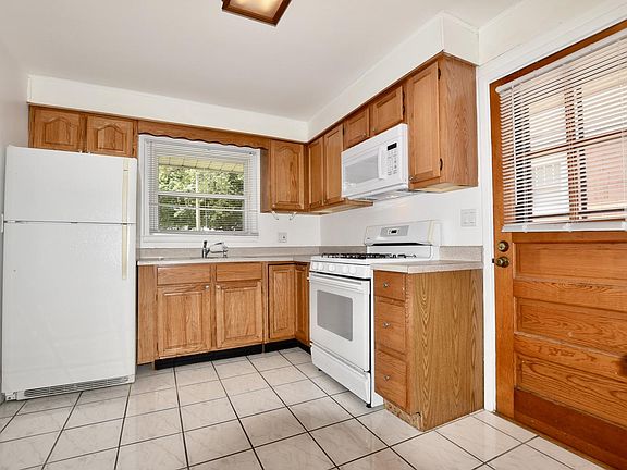 4th image of 815 Glenwood Ave
