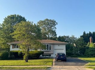 39 Seneca Dr, Commack, NY 11725