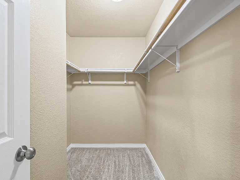 7920 Hawthorn — Photo 23