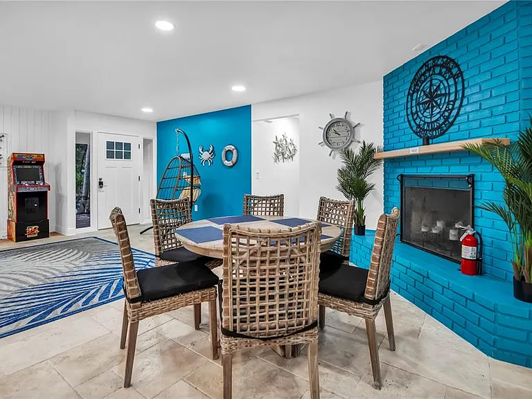 31 Lands End Ln — Photo 12