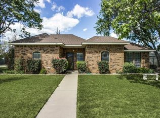 421 Meadows Crest Ct, Midlothian, TX 76065