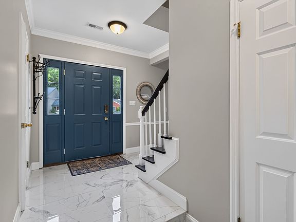 2nd image of 898 Gunston Ct