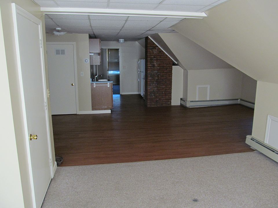 2nd image of 27 Vine St APT 3