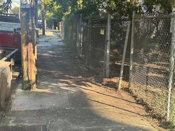 1118 Thalia St, New Orleans, LA 70130