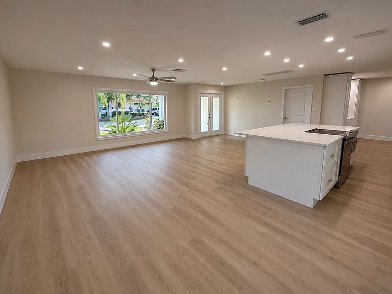109 Seville Pl SW — Photo 6