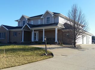 1807 Cobble Creek Dr, Mahomet, IL 61853