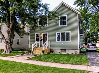 320 E 4th St, Momence, IL 60954