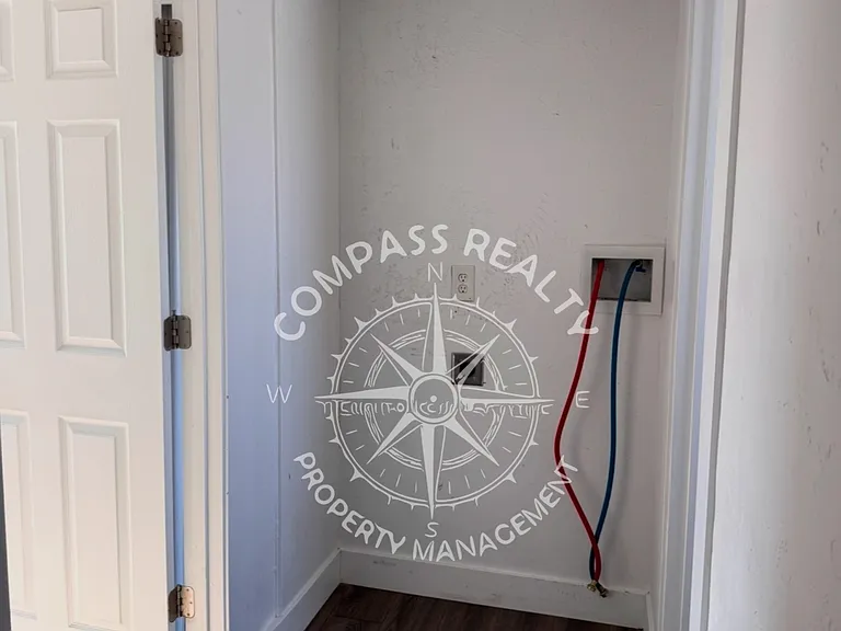 245 E Marvista Ln — Photo 3