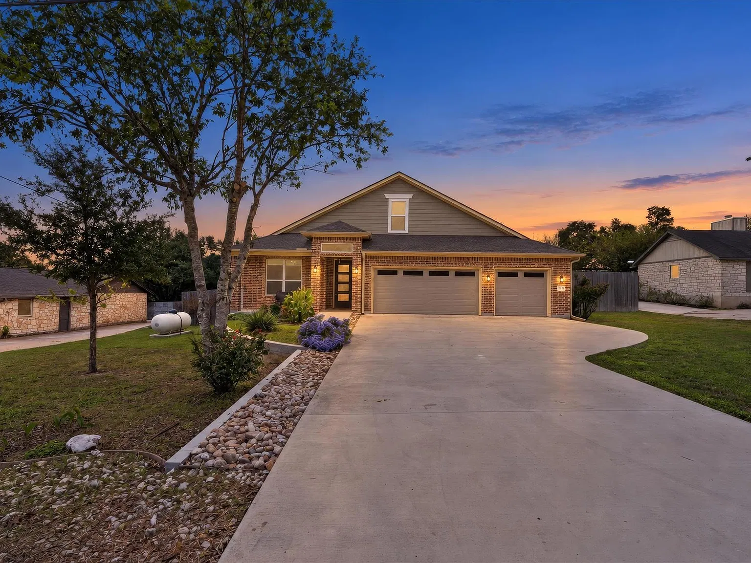5 bed, 3.0 bath, 2783 sqft, $3,100 — Photo 2