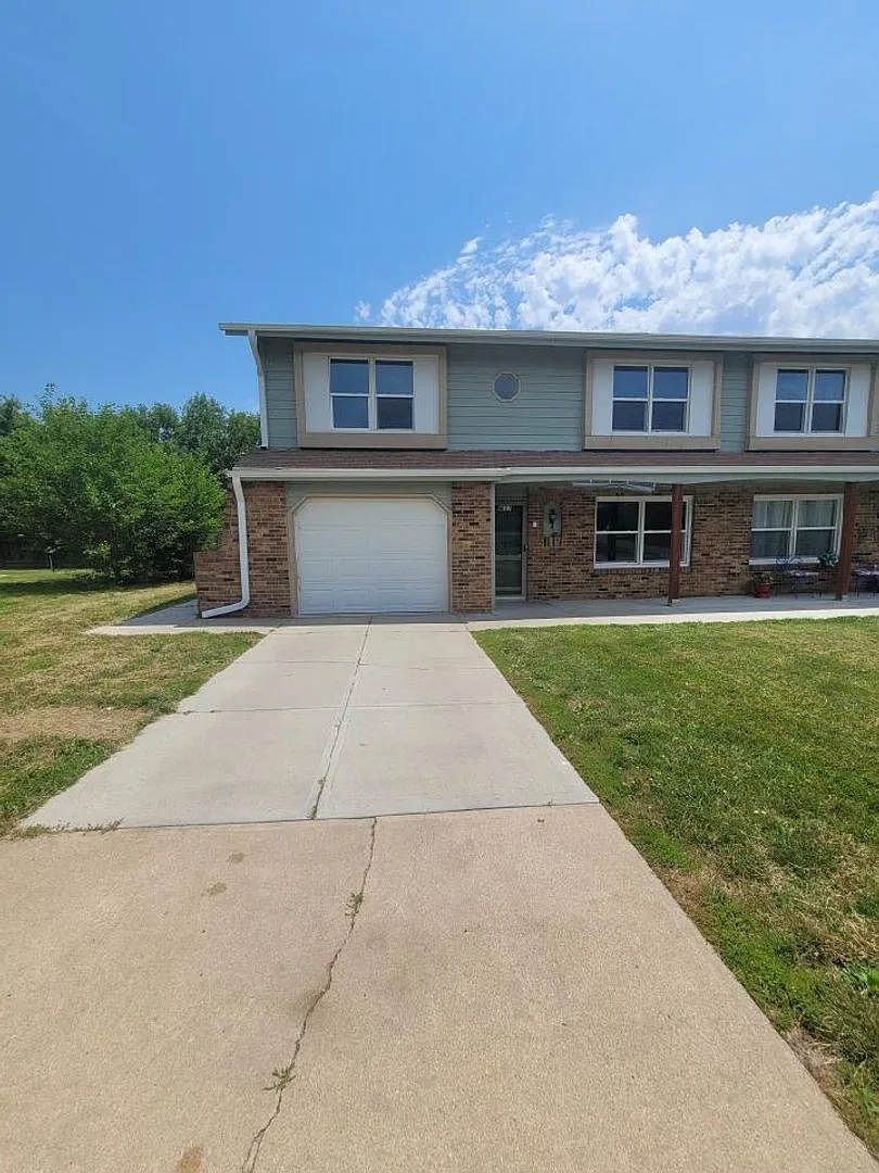 Three Bedroom Townhome! — Photo 2
