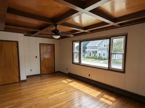 17 McFarland St #1F, Gorham, NH 03581