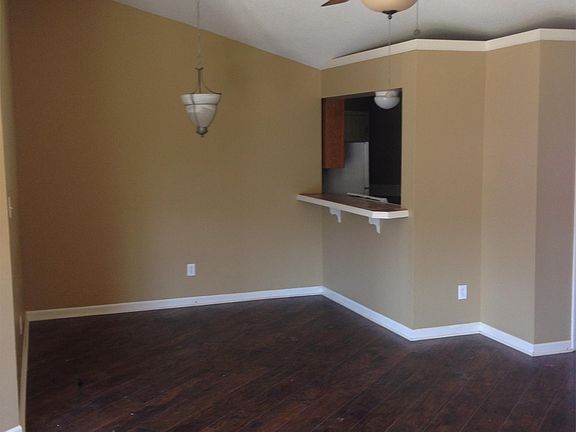 4th image of 7591 Valley Glen Dr