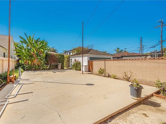 3rd image of 5233 E Broadway