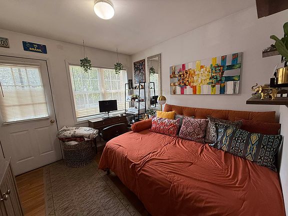 5th image of 2529 35th St APT 2