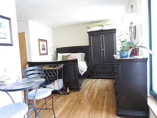 Rented by City Connections Realty | media 17