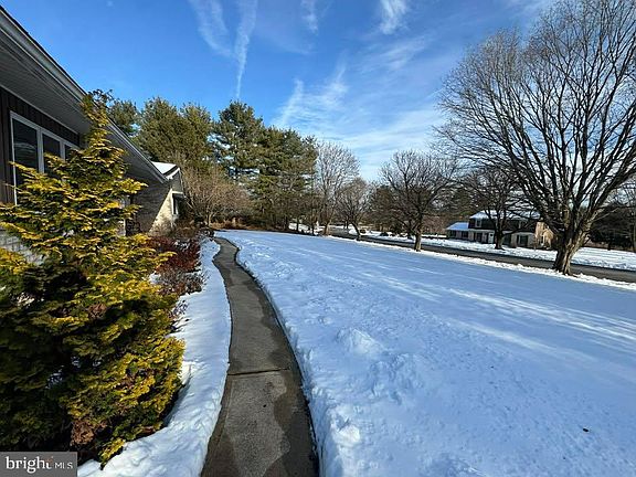2nd image of 4377 Astor Dr