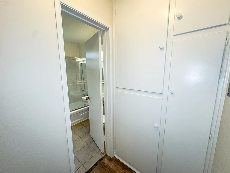 121 6th St #2 — Photo 14
