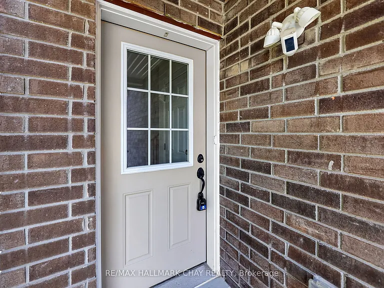 11 Pumpkin Corner Cres — Photo 2