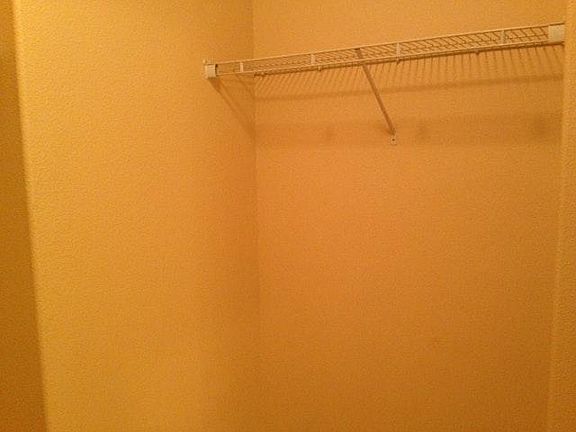 3rd image of 711 Wapello Cir