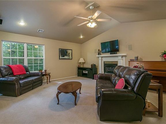 3rd image of 14 Watson Ln