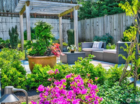 2016 14th Avenue W, Seattle, WA 98119