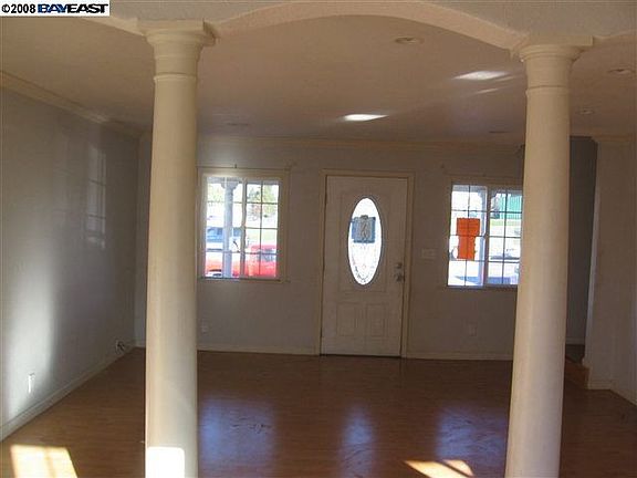 3rd image of 3192 Marten Ave