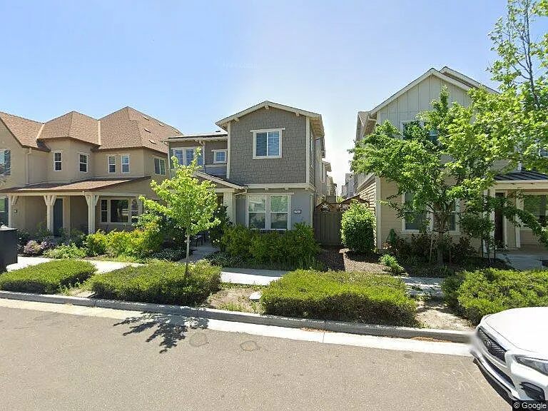 1940 Cannery Loop — Photo 1