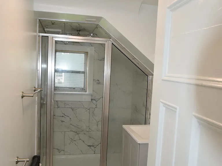 229 S Plymouth Ave — Photo 9