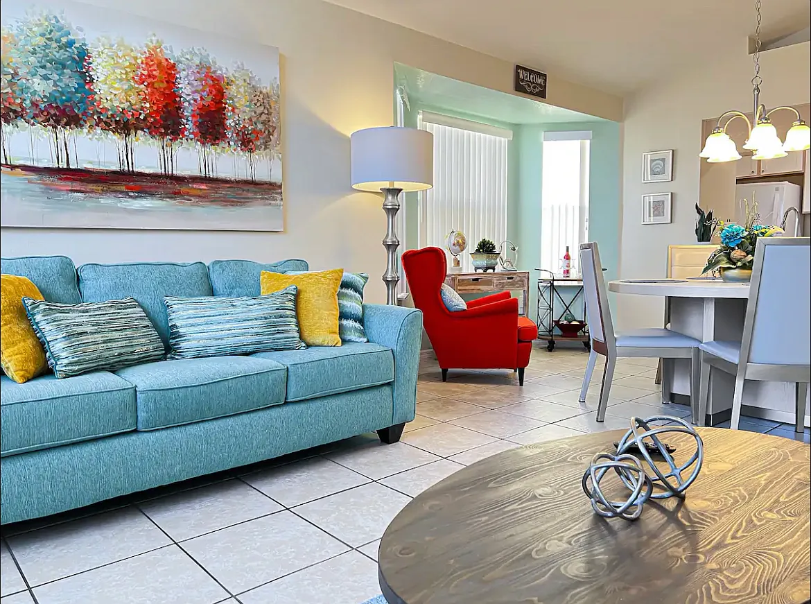 3 bed, 1381 sqft, $2,400 — Photo 1