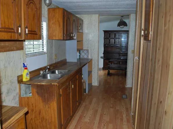 12750 SE Sunset Harbor Rd, Weirsdale, FL 32195