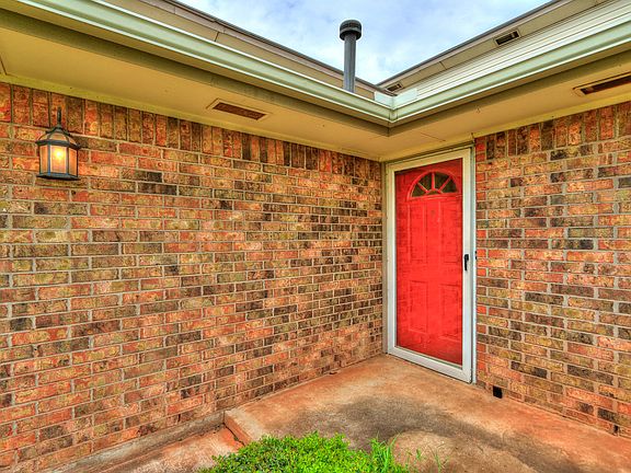 3rd image of 2608 Redwood Ln