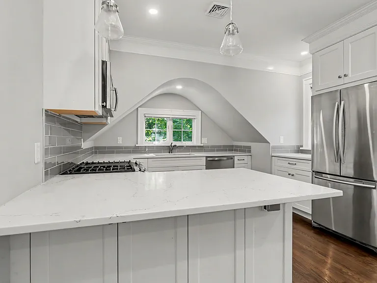 82 Douglas Rd #B — Photo 4