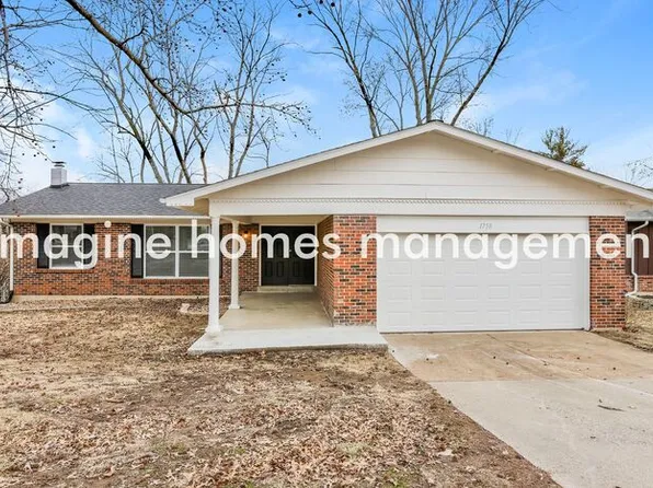 1750 Redcoat Dr, Maryland Heights, MO 63043