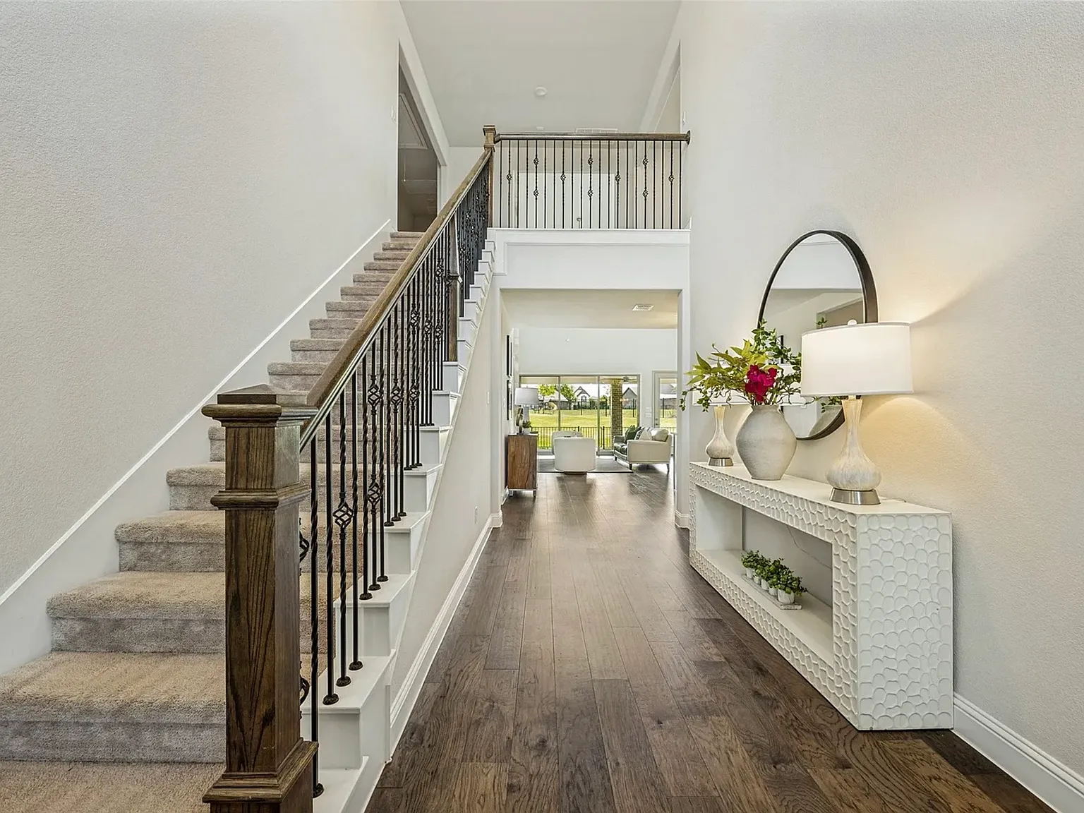 5 bed, 4630 sqft, $4,400 — Photo 2