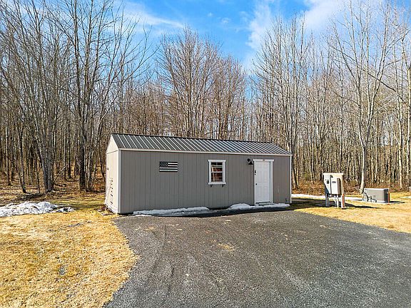 3rd image of 25 Curtis Lane