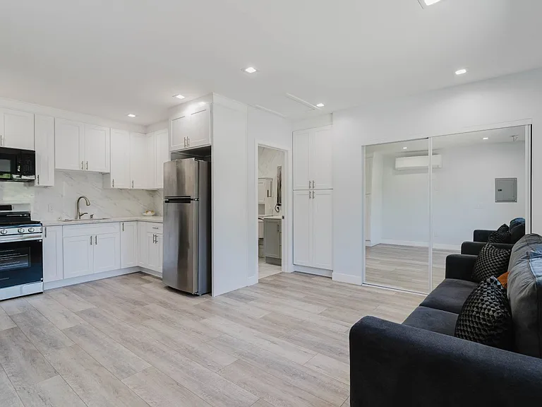 8546 Wisner Ave — Photo 6