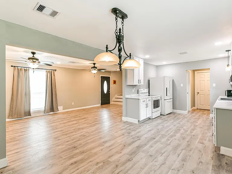 207 Woodvale Dr — Photo 12