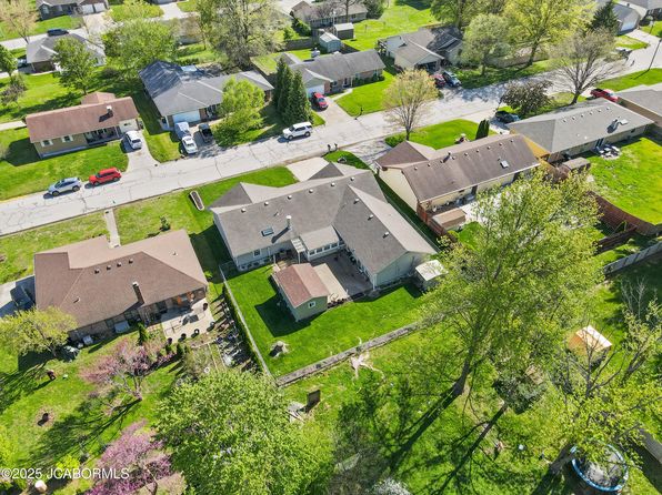 1001 Carla Dr, Boonville, MO 65233