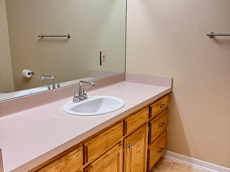 2527 Westminster Dr — Photo 9