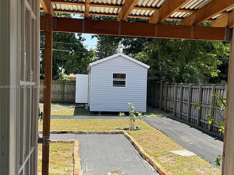 2318 Dewey St — Photo 18