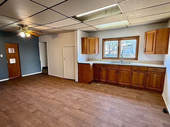 5th image of 134 S Oak St