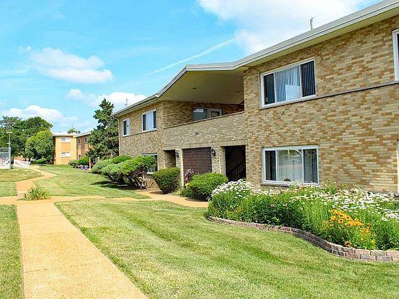 4th image of 9472 Olive Blvd #9490