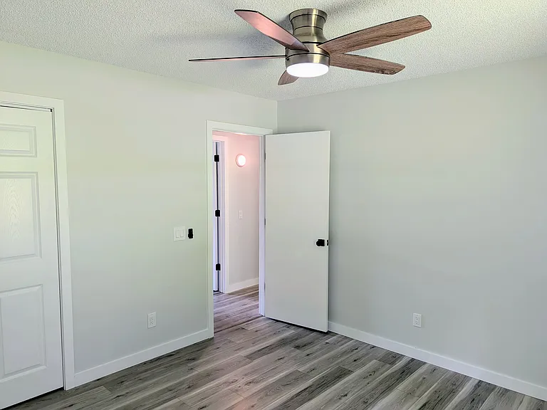 130 Hillside Dr — Photo 33