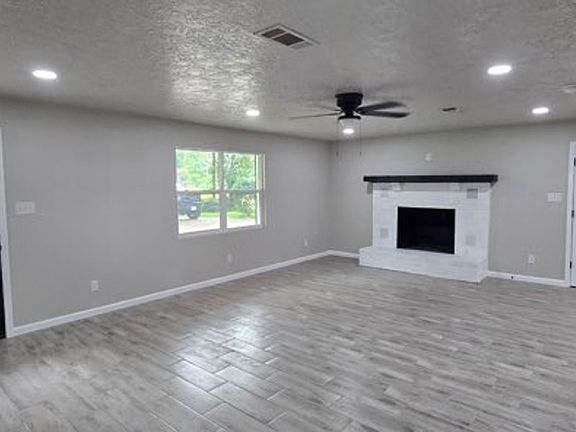 2nd image of 204 Dogwood Ln