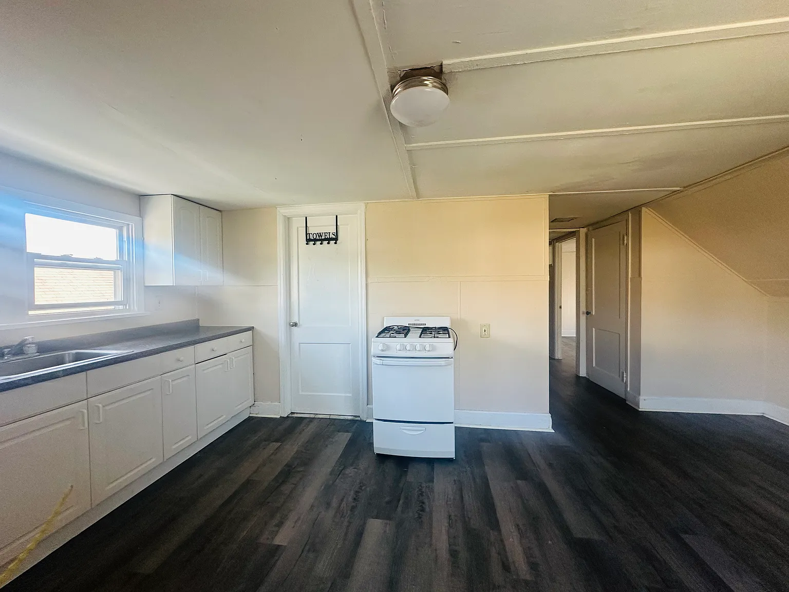 2 bed, 1000 sqft, $1,650 — Photo 4