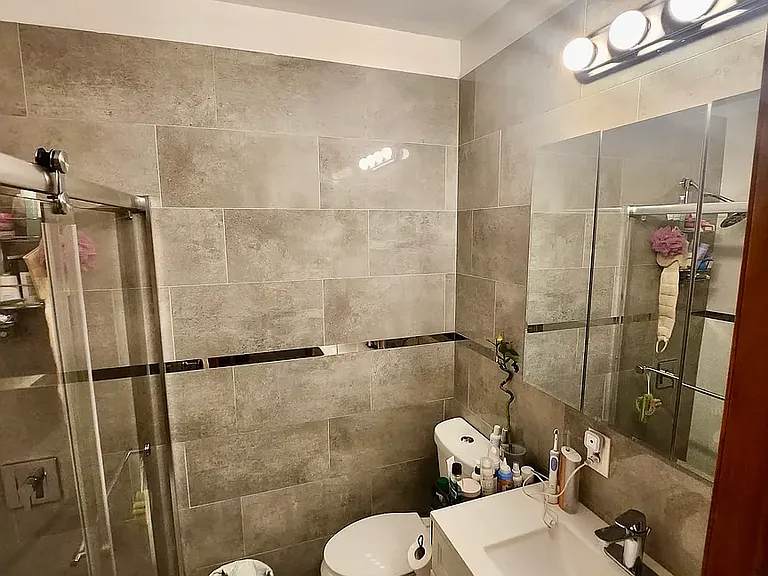 277 Devoe St #2 — Photo 6