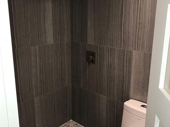 4th image of 801 NE 28th St APT 102